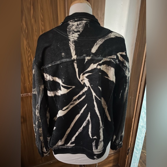 POL Black and Cream marble Tie-dye Button Down Jacket - Picture 3 of 4